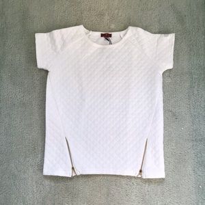 White knit t shirt